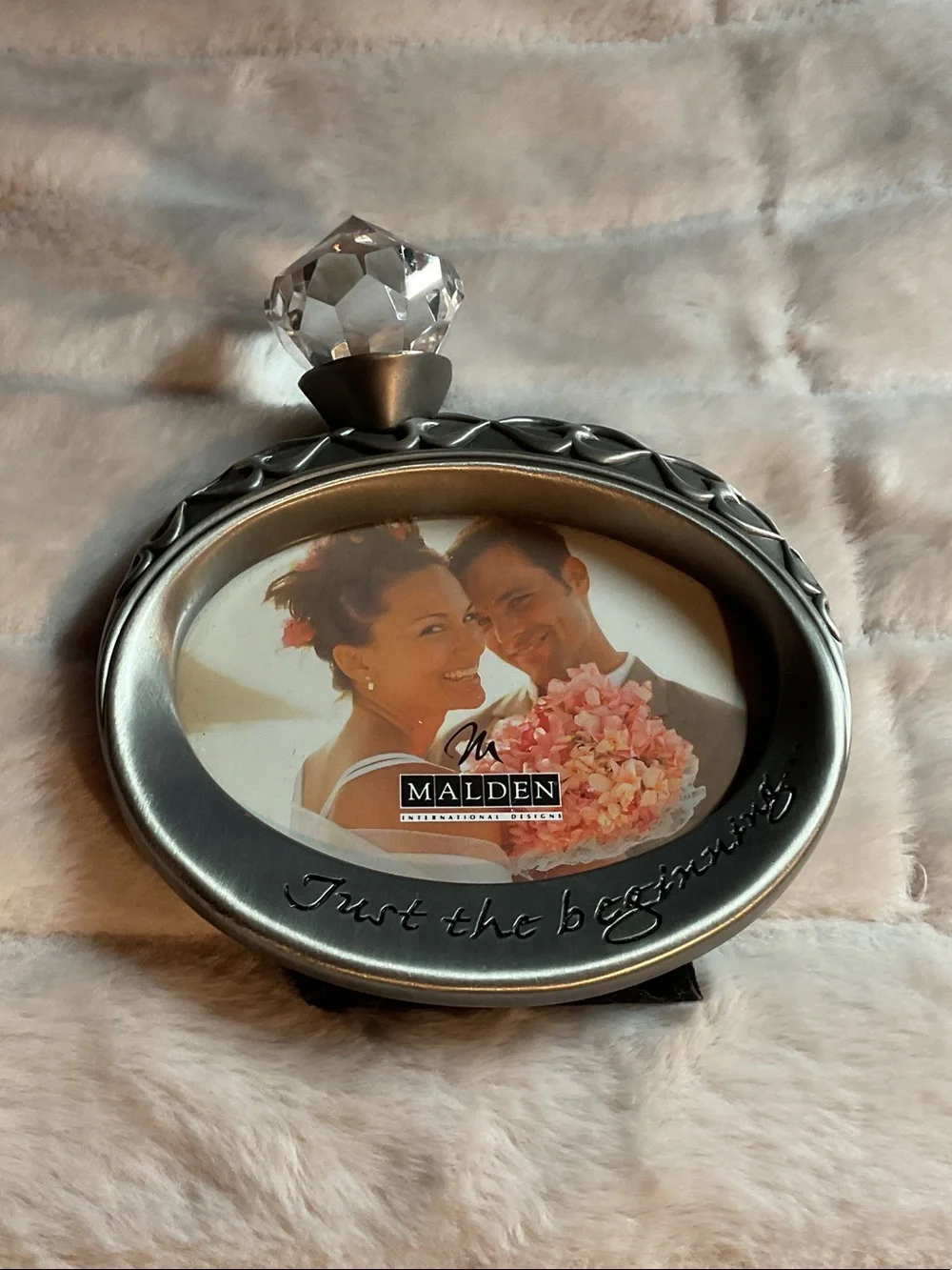Malden Silver Oval Heart Frame with Crystal Accent